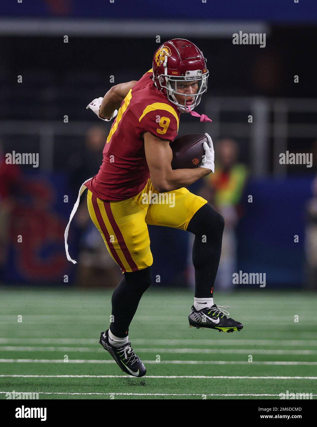 Arlington, Texas, Stati Uniti. 2nd Jan, 2023. USC WR Michael Jackson III (9) durante la partita di calcio del Goodyear Cotton Bowl del 2023 tra il Tulane Green Wave e l'USC Trojans all'AT&T Stadium di Arlington, Texas. Kyle Okita/CSM/Alamy Live News Foto Stock