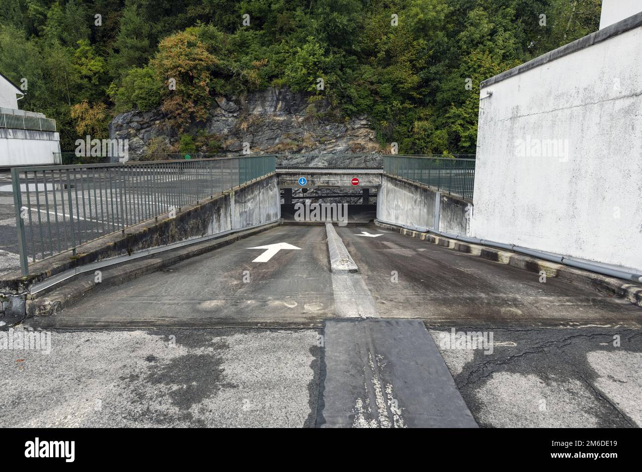 Francia 2018 parcheggio esterno vuoto Foto Stock