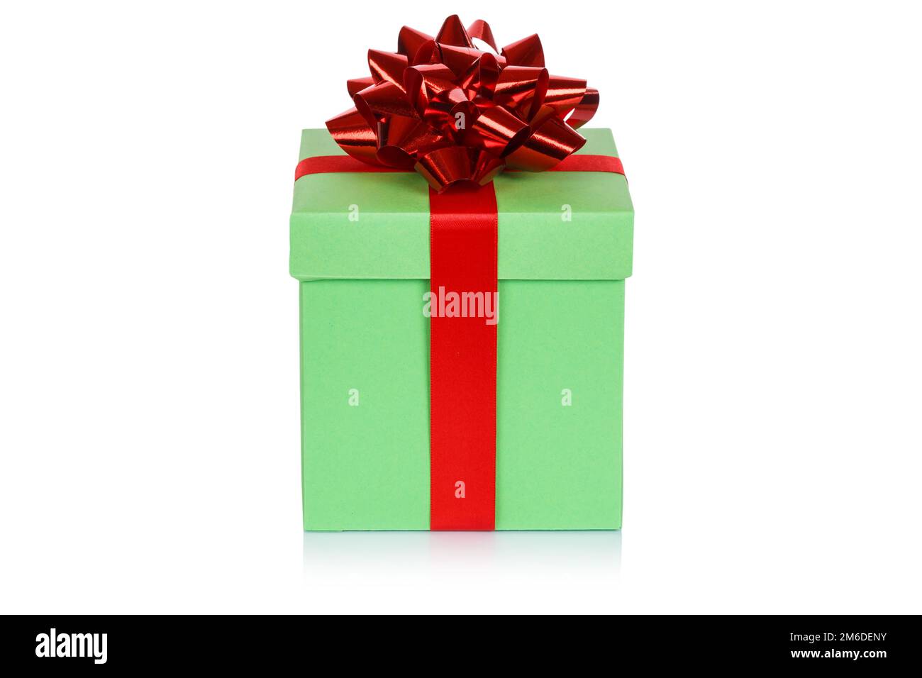 Regalo di Natale regalo di compleanno luce verde lime scatola nastro isolato su bianco Foto Stock