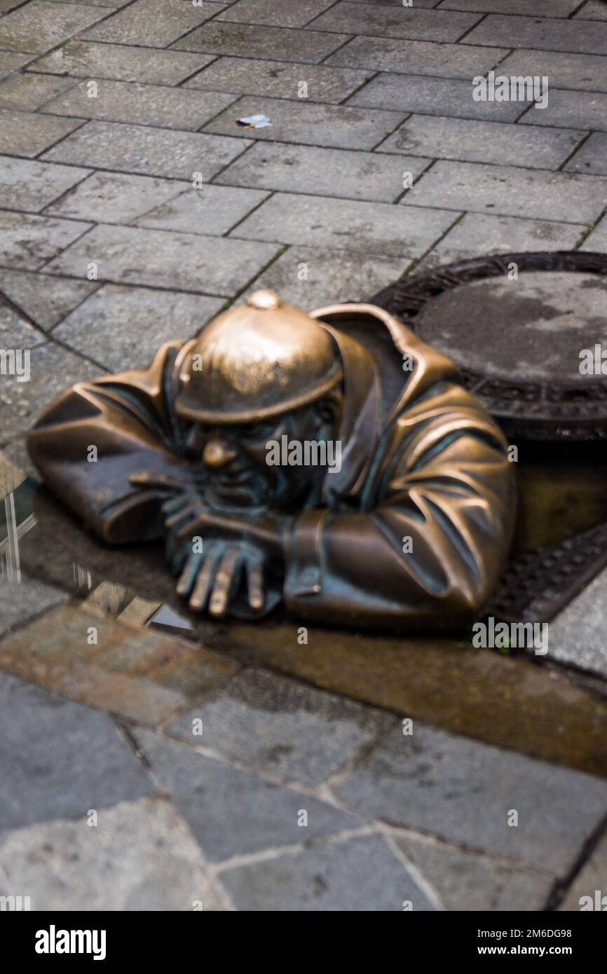 Uomo al lavoro centro storico di bratislava Foto Stock