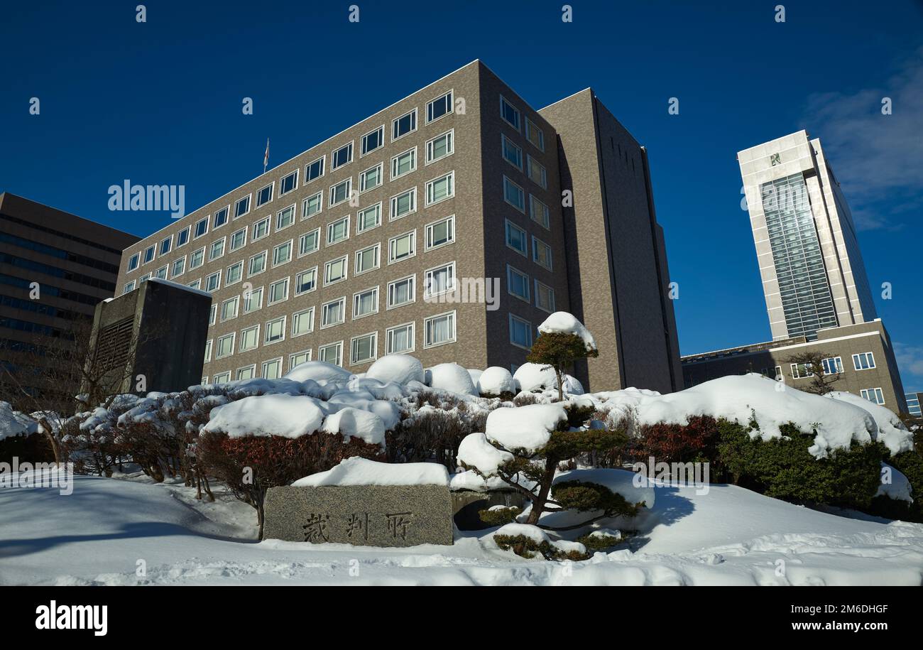 Sapporo Hokkaido Giappone - 20 dicembre 2022 : Sapporo High Court è un alto tribunale situato a Sapporo, Hokkaido, Giappone. Responsabile delle cause di ricorso in Hokk Foto Stock