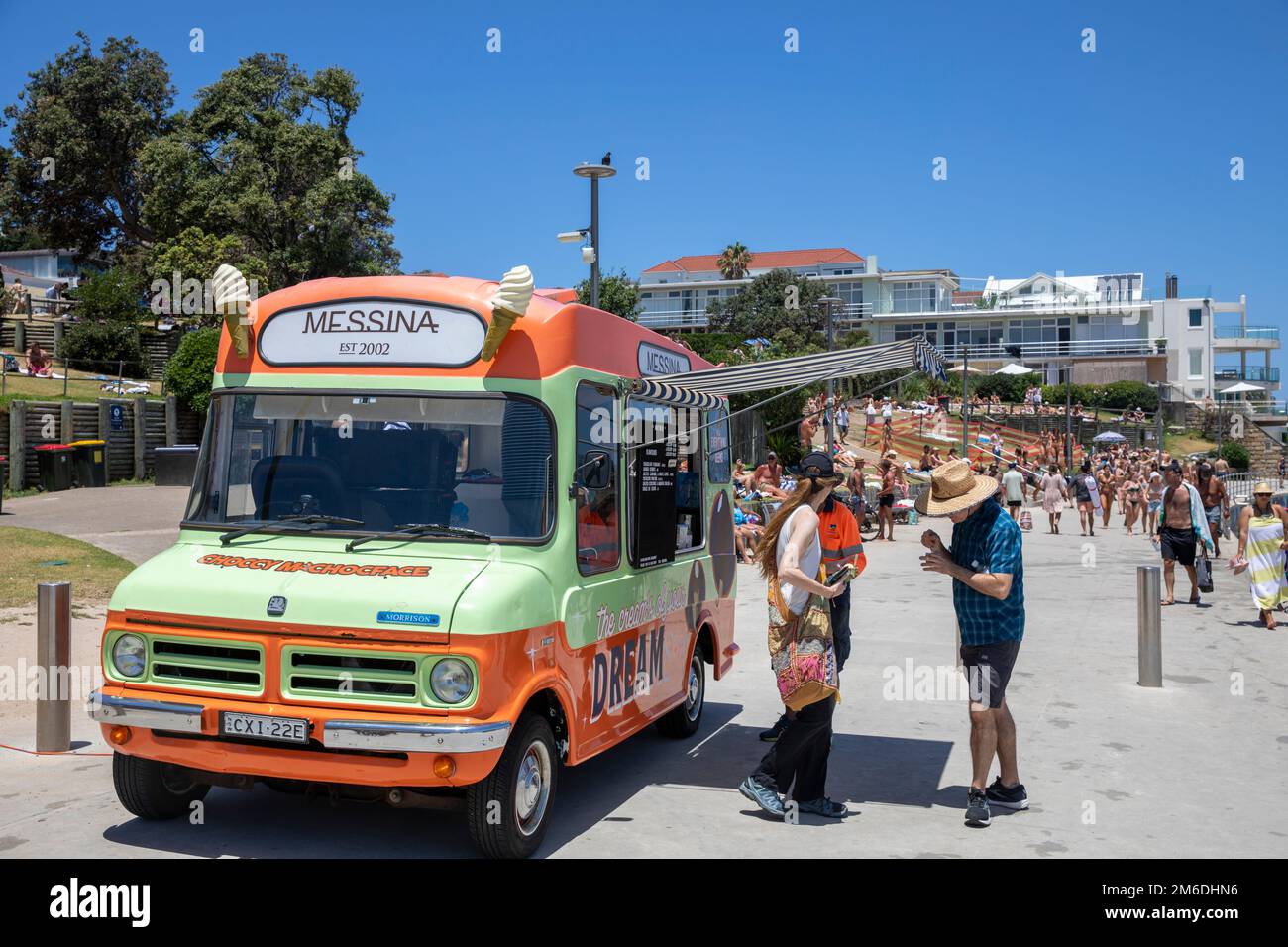 Bondi Beach estate 2023, gelateria che vende gelati, lollies e bevande fresche, Bondi, Sydney, NSW, Australia Foto Stock