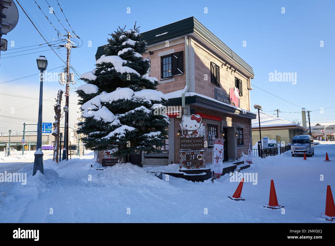 Otaru, Giappone - 19 dicembre 2022 : strade innevate di Otaru. Otaru è popolare attrazioni turistiche a Hokkaido, Giappone Foto Stock