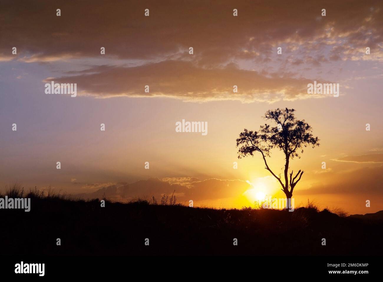 Bellissimo tramonto sulle montagne della Cappadocia Foto Stock