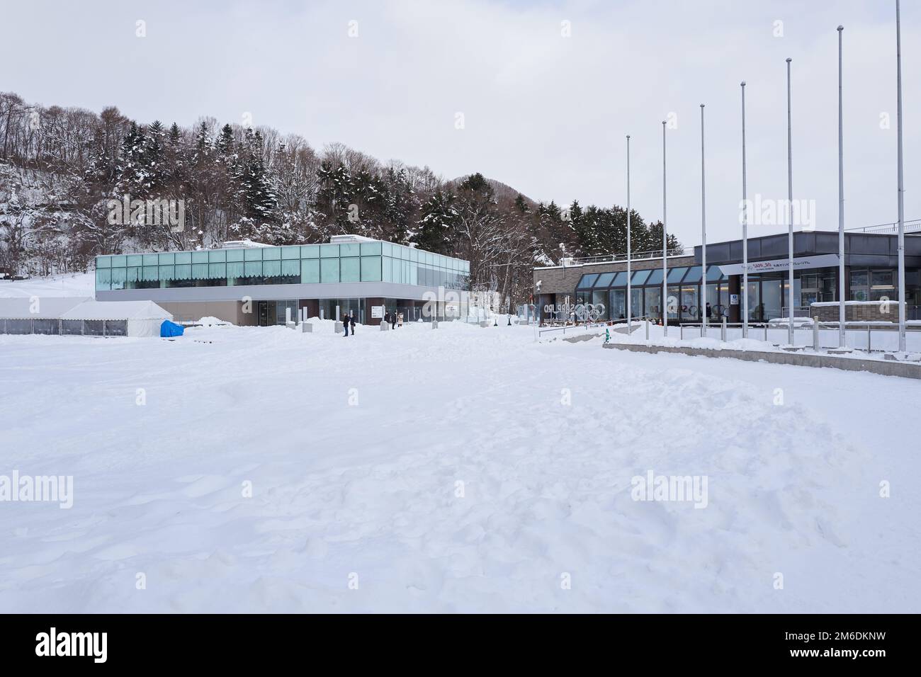 Hokkaido, Giappone - 21 dicembre 2022 : Museo OLIMPICO di Sapporo ai piedi dello stadio di sci da salto Okurayama nella città di Sapporo, Hokkaido, Giappone Foto Stock