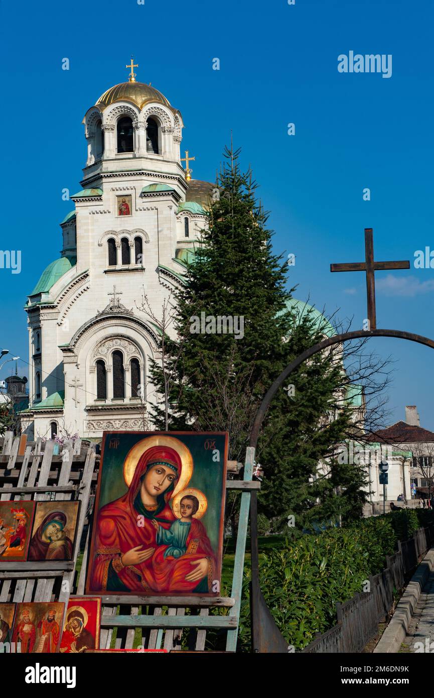 Icone religiose in vendita in un mercato delle pulci vicino alla Cattedrale Alexander Nevski, Sofia, Bulgaria, Europa, Foto Stock