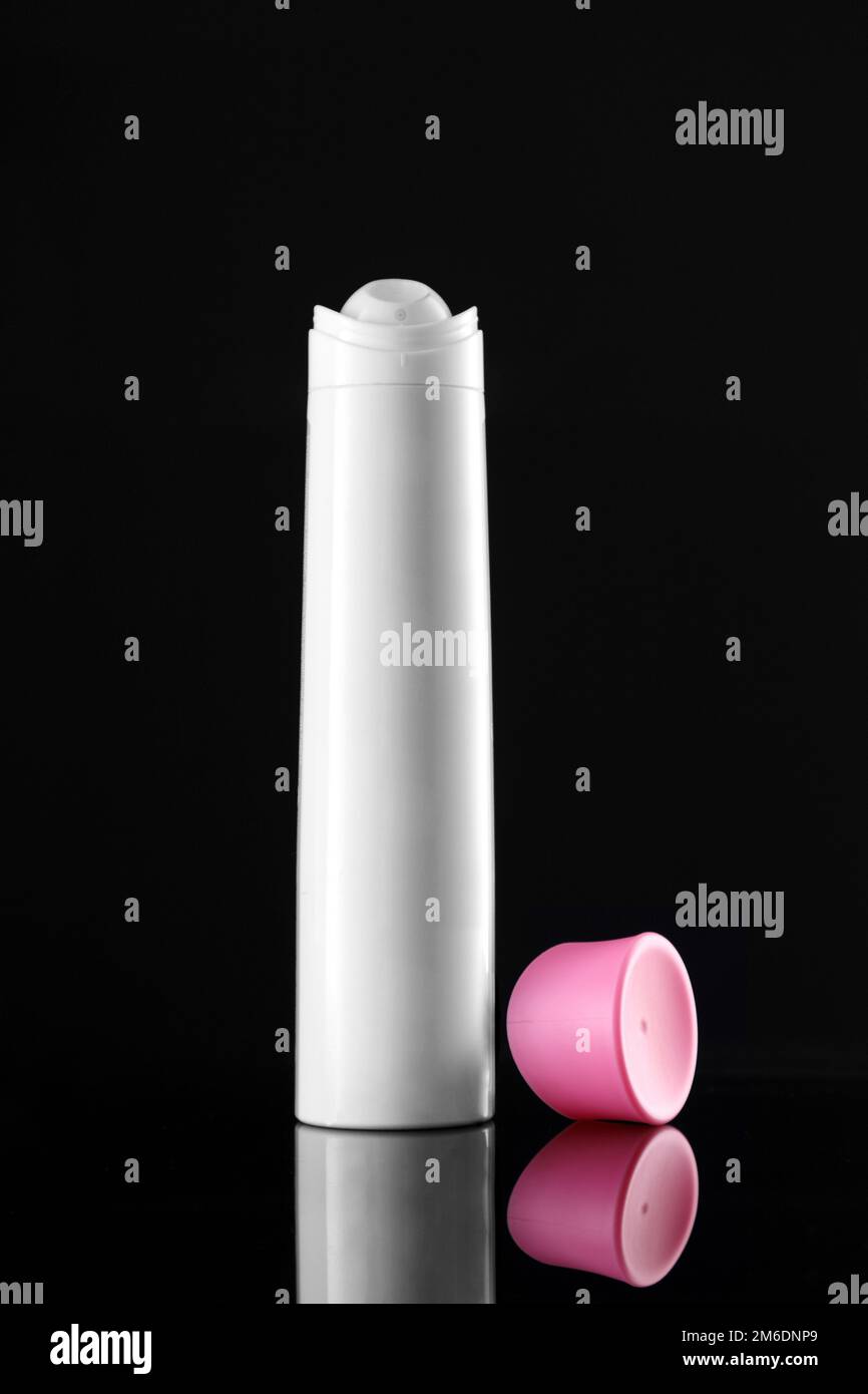 Deodorante Bianco O Spray Per Capelli In Alluminio Per Mockup Foto Stock