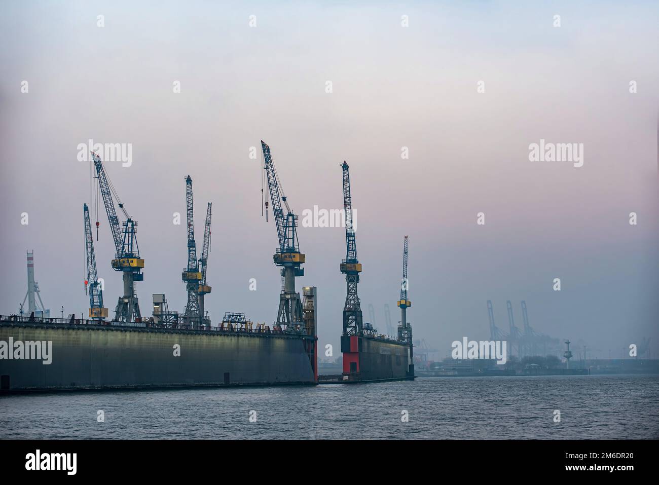 Amburgo attracca nel famoso porto di Amburgo Foto Stock