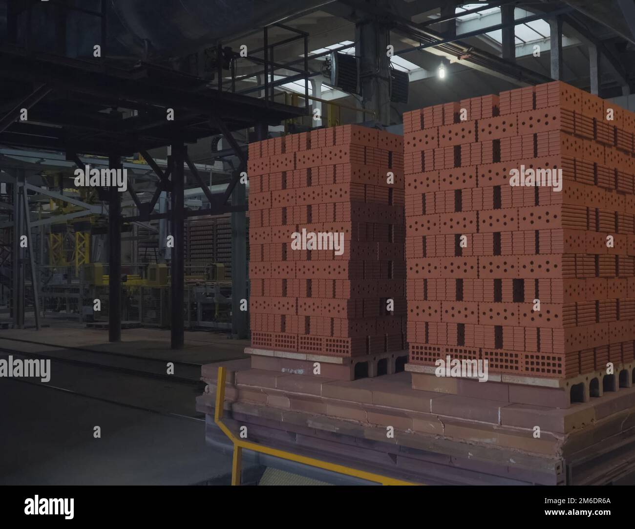 Uscire dai mattoni dal forno per la tostatura. Foto Stock