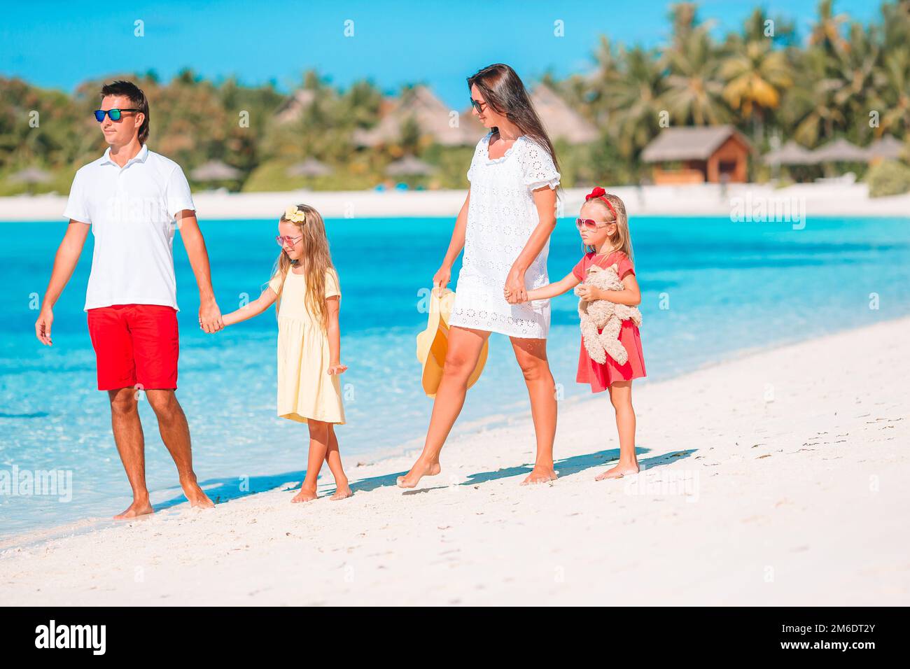 Giovane famiglia in vacanza hanno un sacco di divertimento Foto Stock