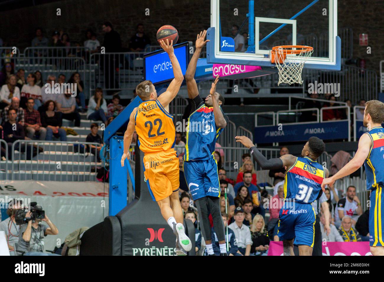 Andorra la vella, Andorra giocatori in azione a Liga ACB Endesa partita tra Mora Banc Andorra BC AN Foto Stock