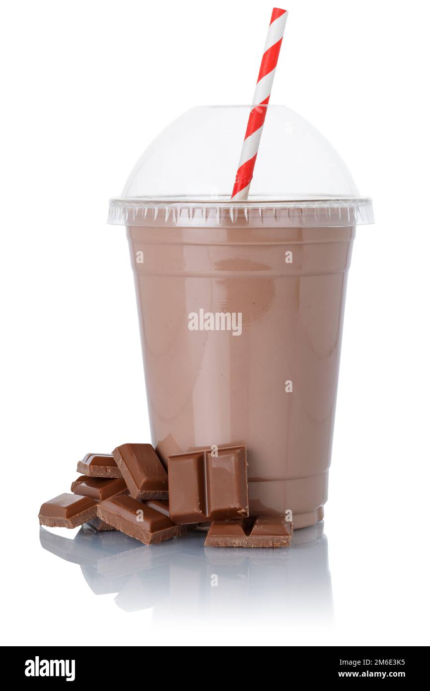 Latte scuotere il cioccolato in una tazza isolata su bianco Foto Stock