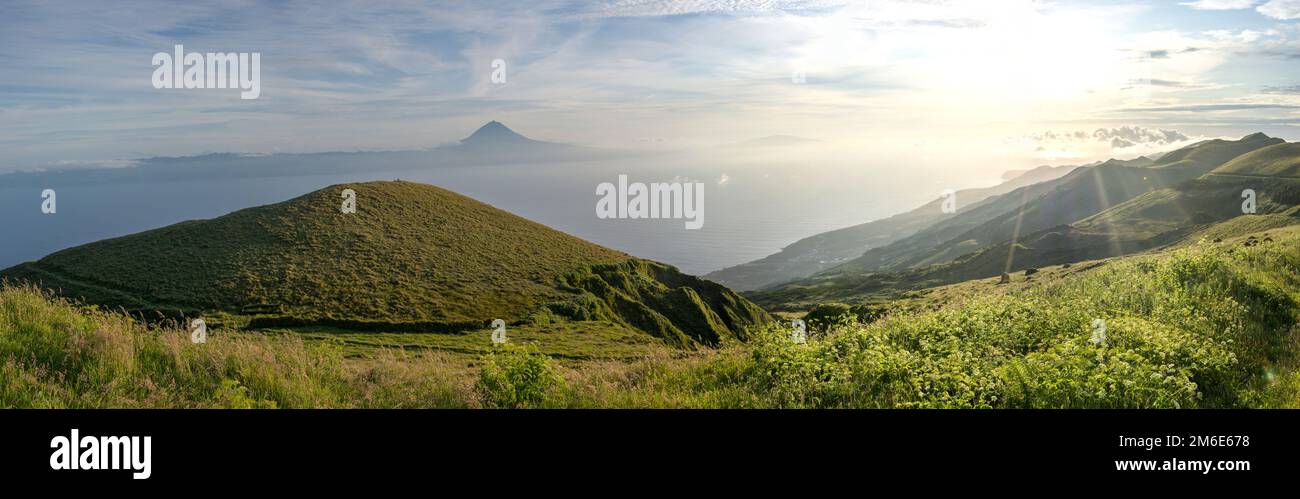 Passeggiata sull'arcipelago delle Azzorre. Scoperta dell'isola di sao jorge, Azzorre. Portogallo. , Azzorre. Velas Foto Stock