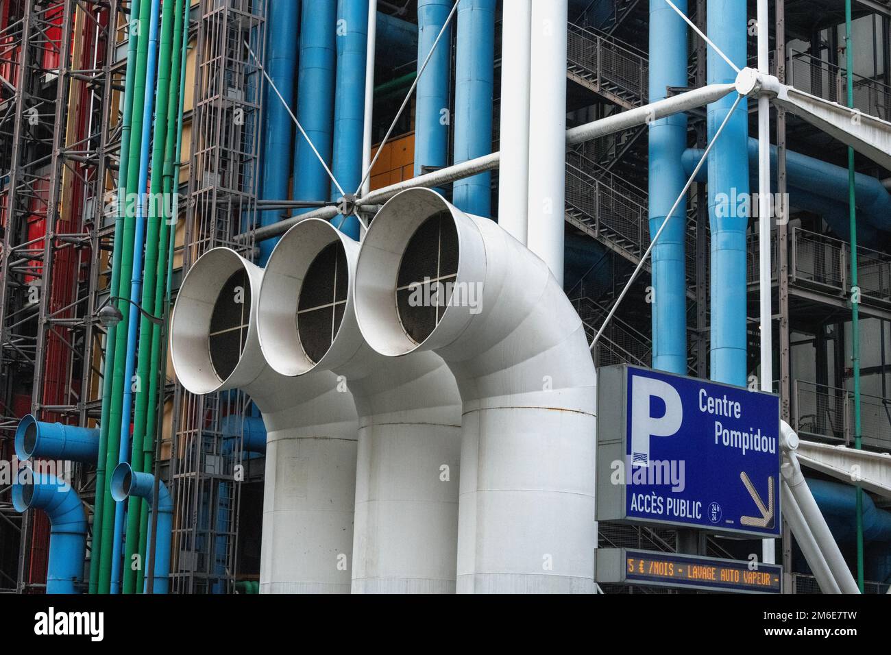 Centro Pompidou, il primo grande esempio di un edificio 'interno-esterno' nella storia dell'architettura, Foto Stock