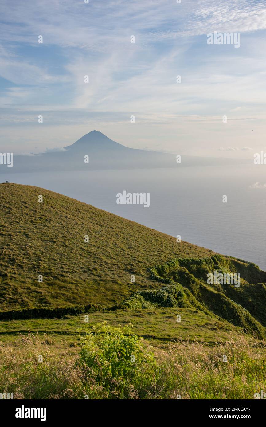 Passeggiata sull'arcipelago delle Azzorre. Scoperta dell'isola di sao jorge, Azzorre. Velas Foto Stock