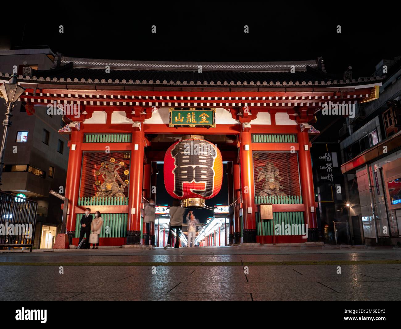 Tokyo, Giappone - 24.2.20: L'ingresso a Sensoji, preso di notte ad Asakusa Foto Stock