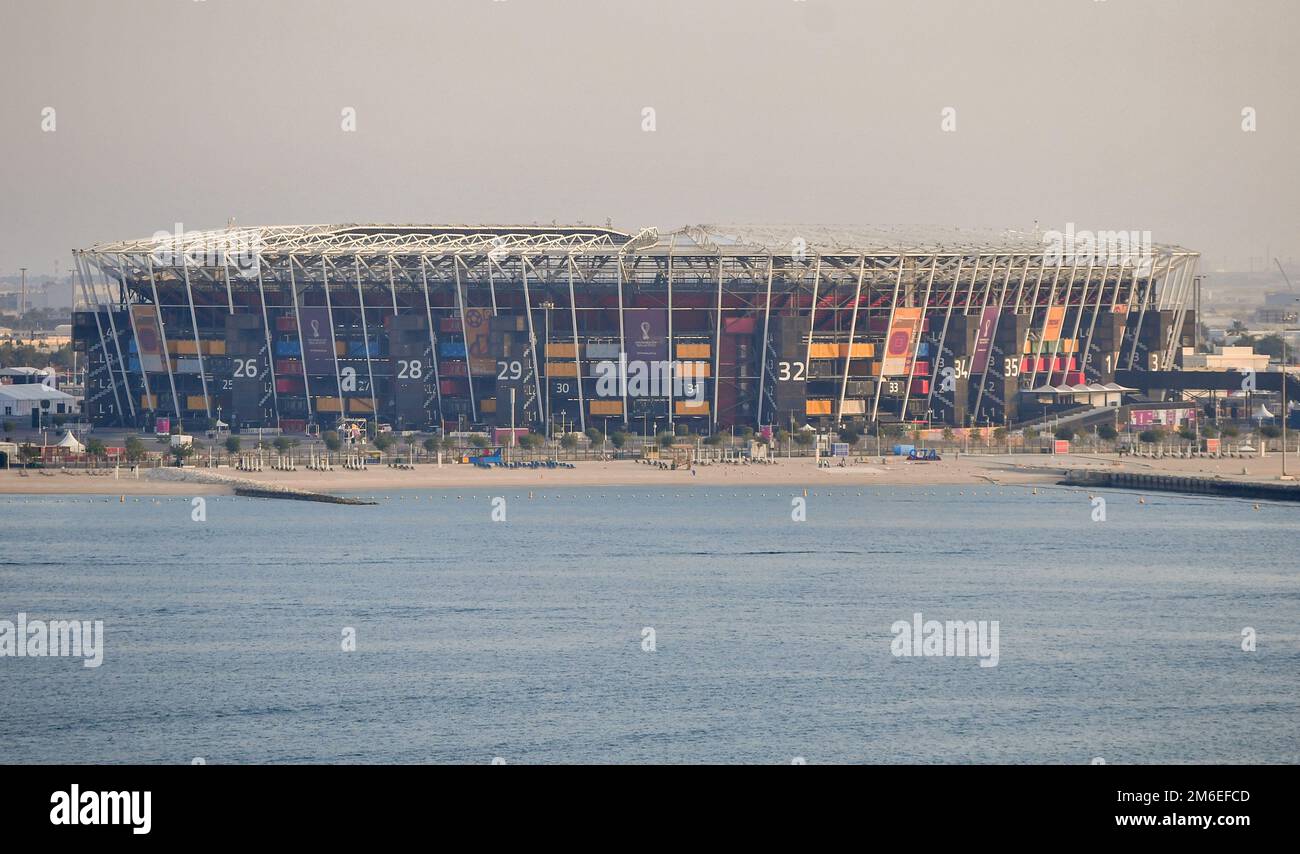 Coppa del mondo FIFA 2022 Stadium 974, costruito utilizzando 974 contenitori di spedizione, a Doha, Qatar Foto Stock