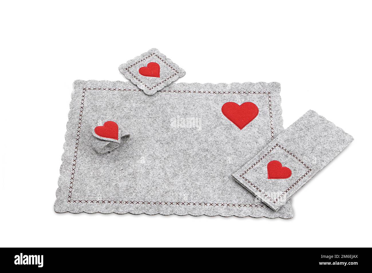 Canovaccio, tovagliolo o posate da cucina su panno isolato o con piatto, posate e bicchieri Foto Stock