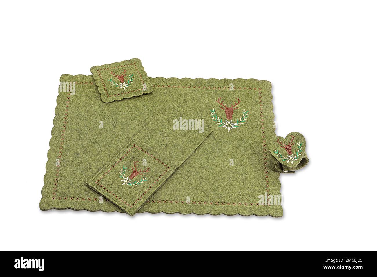 Canovaccio, tovagliolo o posate da cucina su panno isolato o con piatto, posate e bicchieri Foto Stock