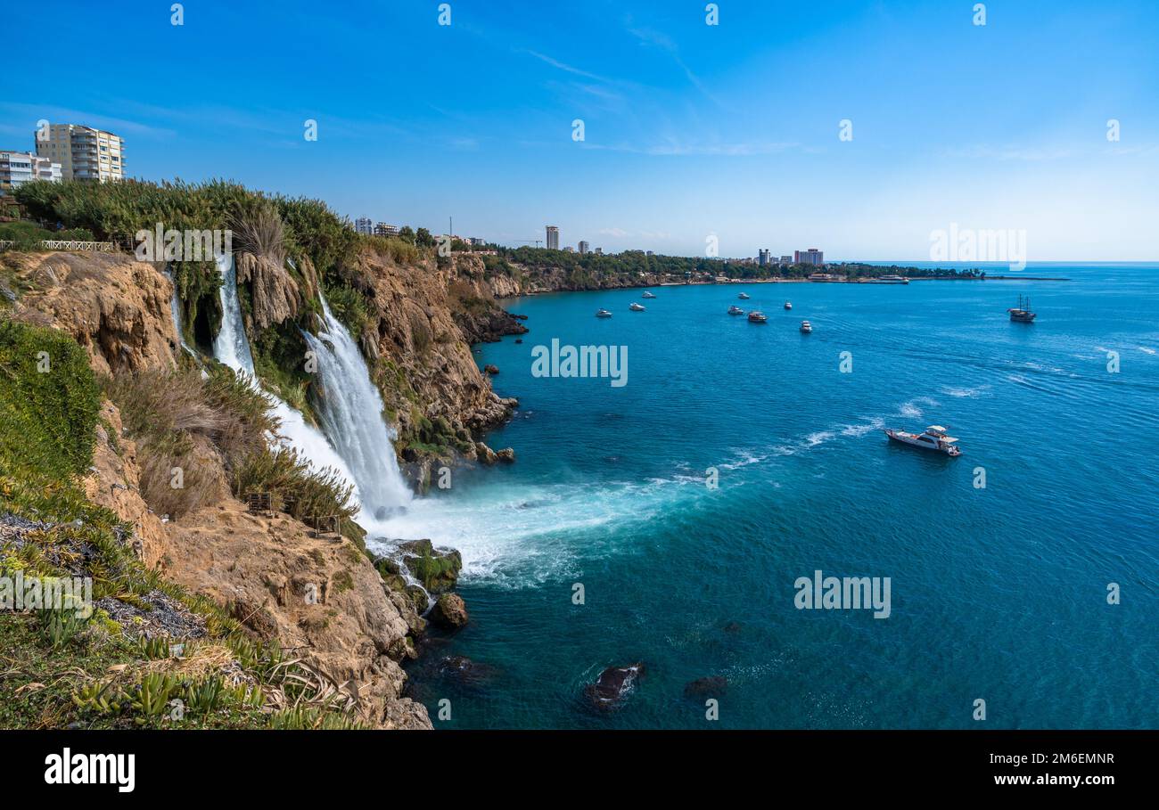 Cascate di Lower Duden, costa mediterranea del mare, Antalya, Turchia. Foto Stock