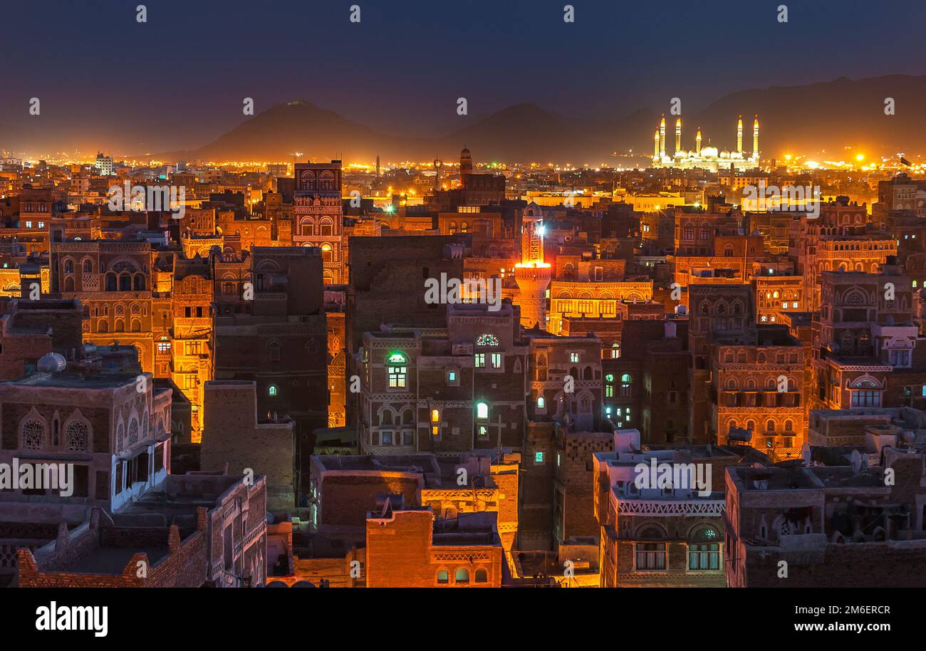 Panorama di Sanaa di notte, Yemen Foto Stock