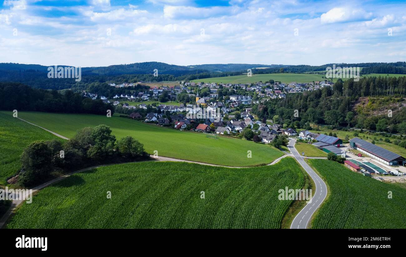 Veduta aerea di Friesenhagen nella zona di Wildenburg, RPL, Germania, Europa Foto Stock