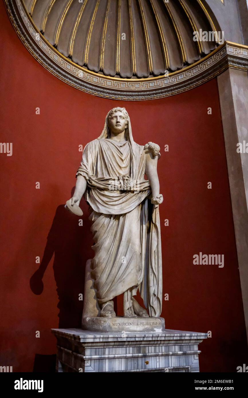 Statue romane all'interno dei Musei Vaticani - Roma, Italia Foto Stock