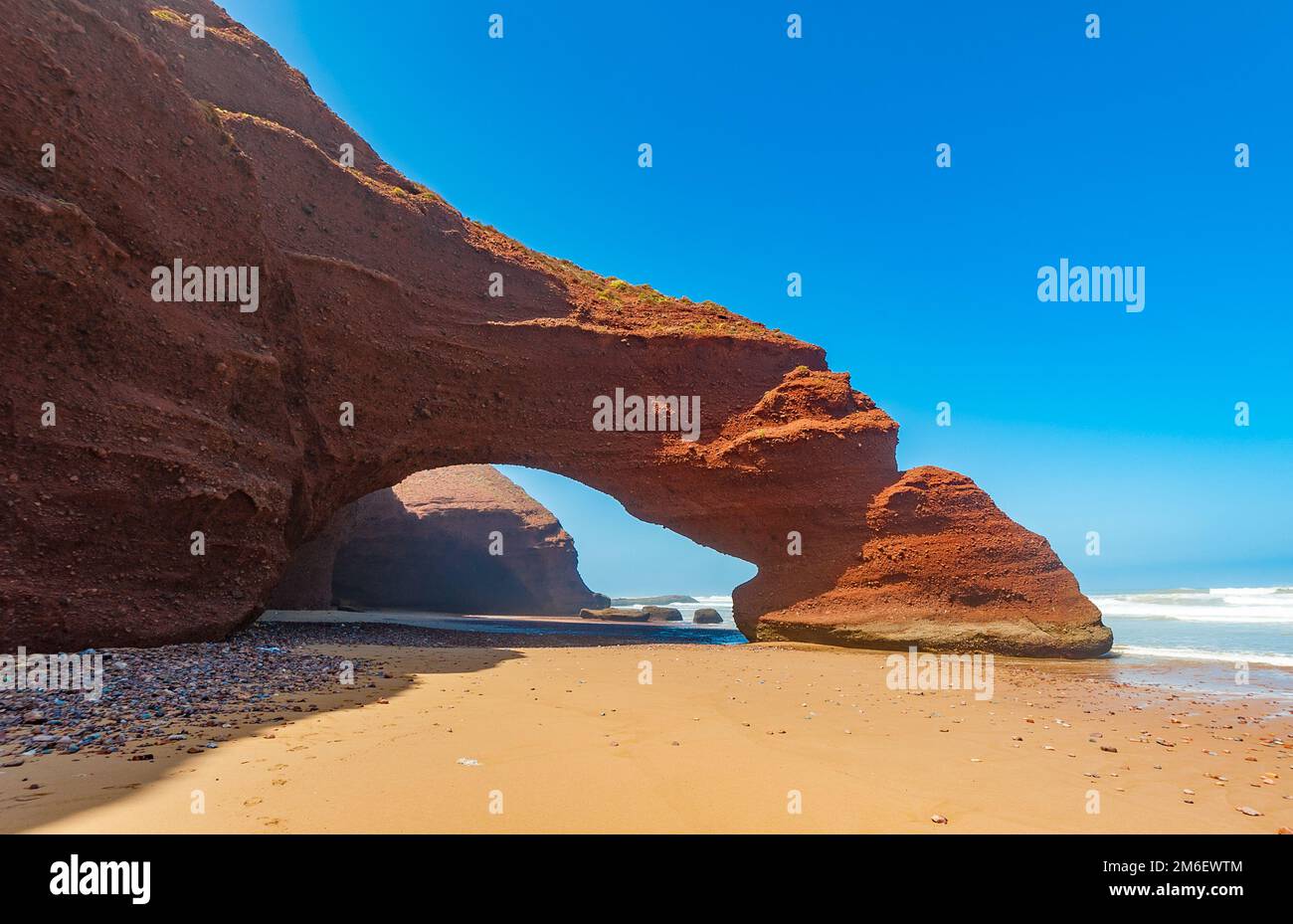 Archi rossi della spiaggia di Legzira, Marocco. Foto Stock