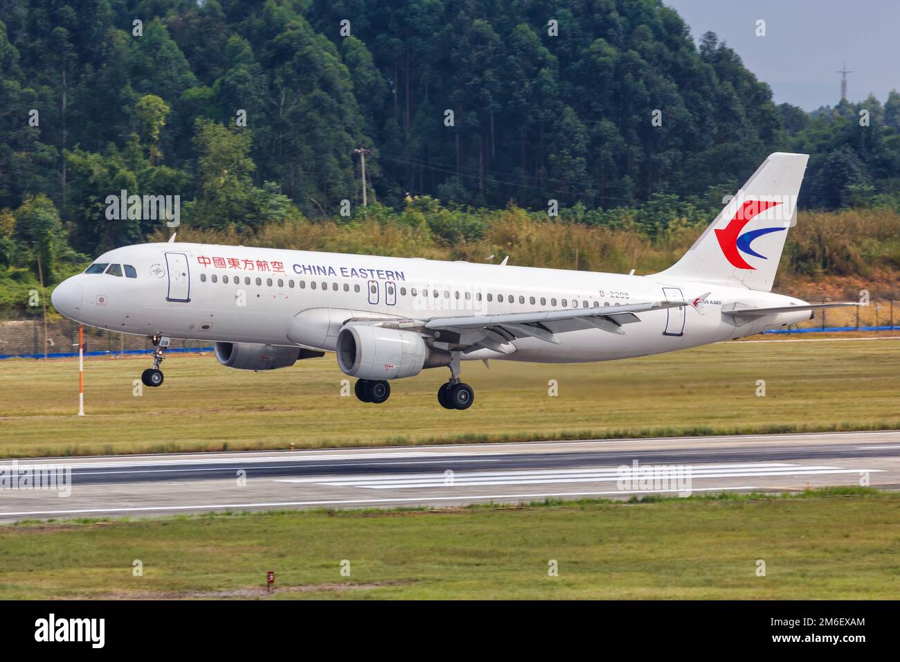 China Eastern Airlines Airbus A320 Flugzeug Flughafen Chengdu Foto Stock