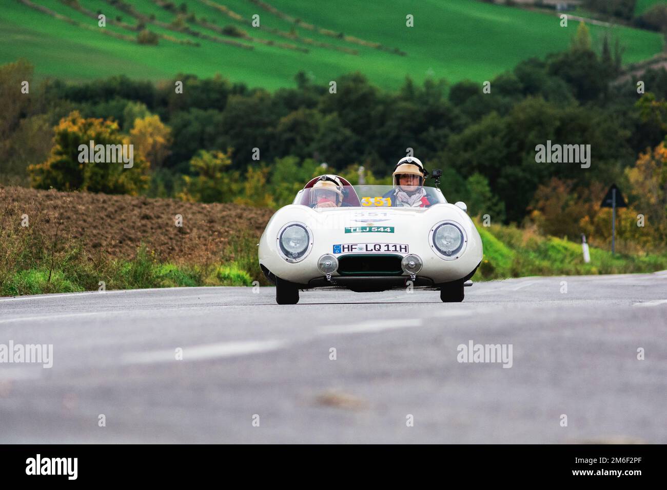 LOTUS UNDICI COVENTRY CULMINE 1100 1956 su una vecchia auto da corsa nel rally Mille miglia 2020 la famosa corsa storica italiana (1927- Foto Stock