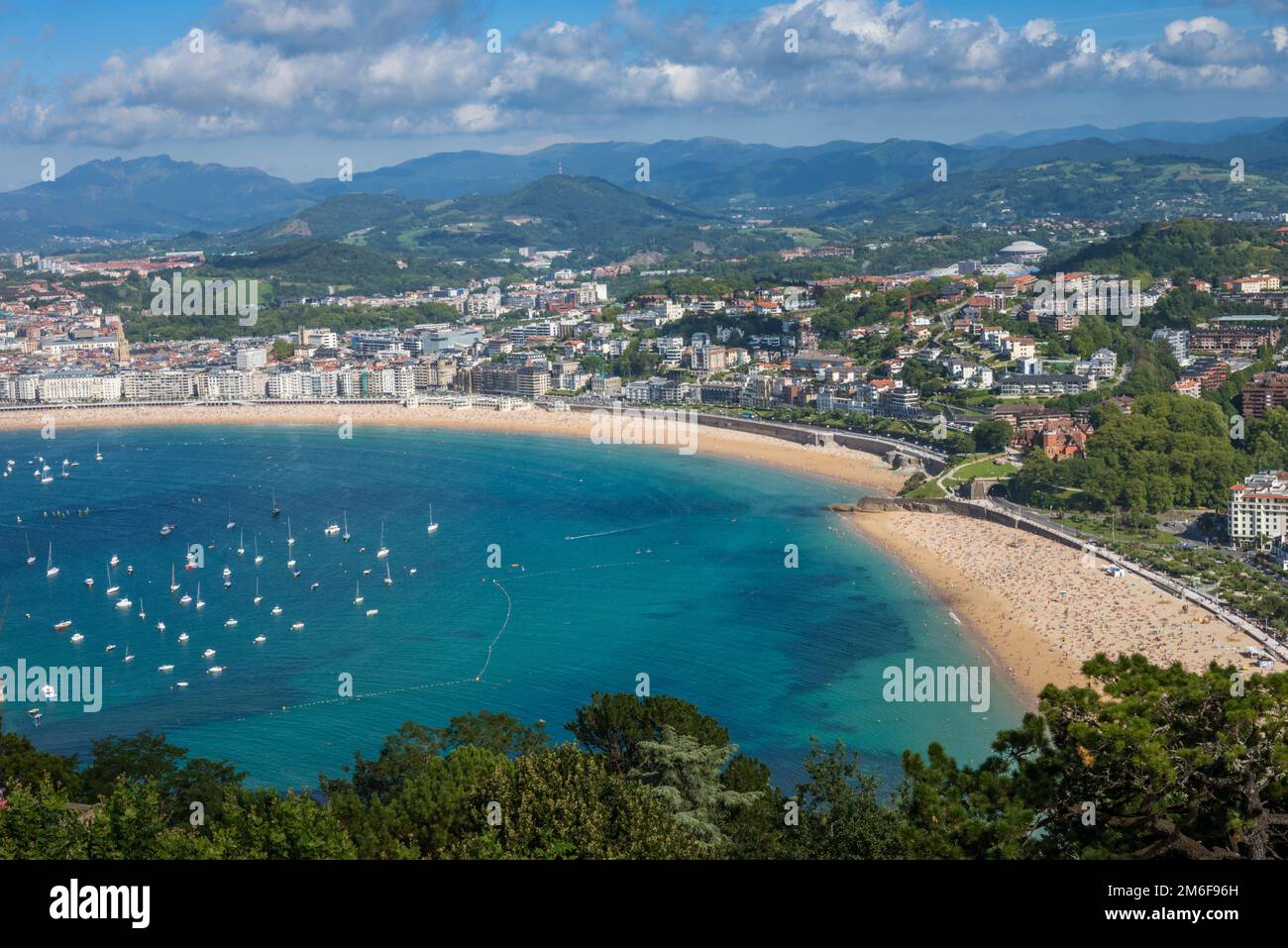 Vista aerea di San Sebastian, Donostia, Spagna in una bella giornata estiva Foto Stock