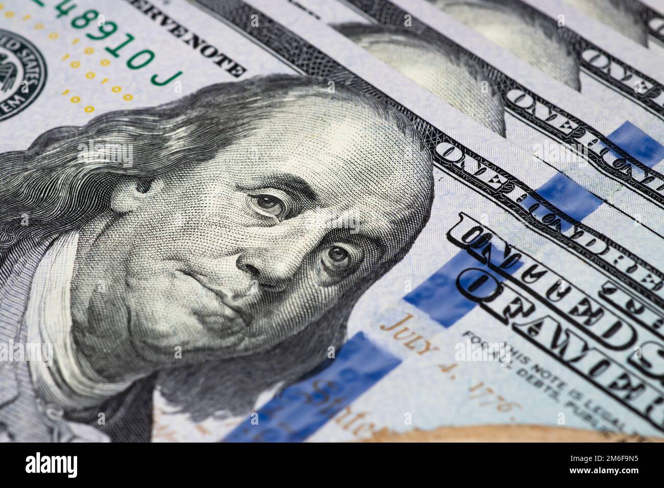 Macro primo piano del volto di ben Franklin sul conto degli Stati Uniti da 100 dollari Foto Stock