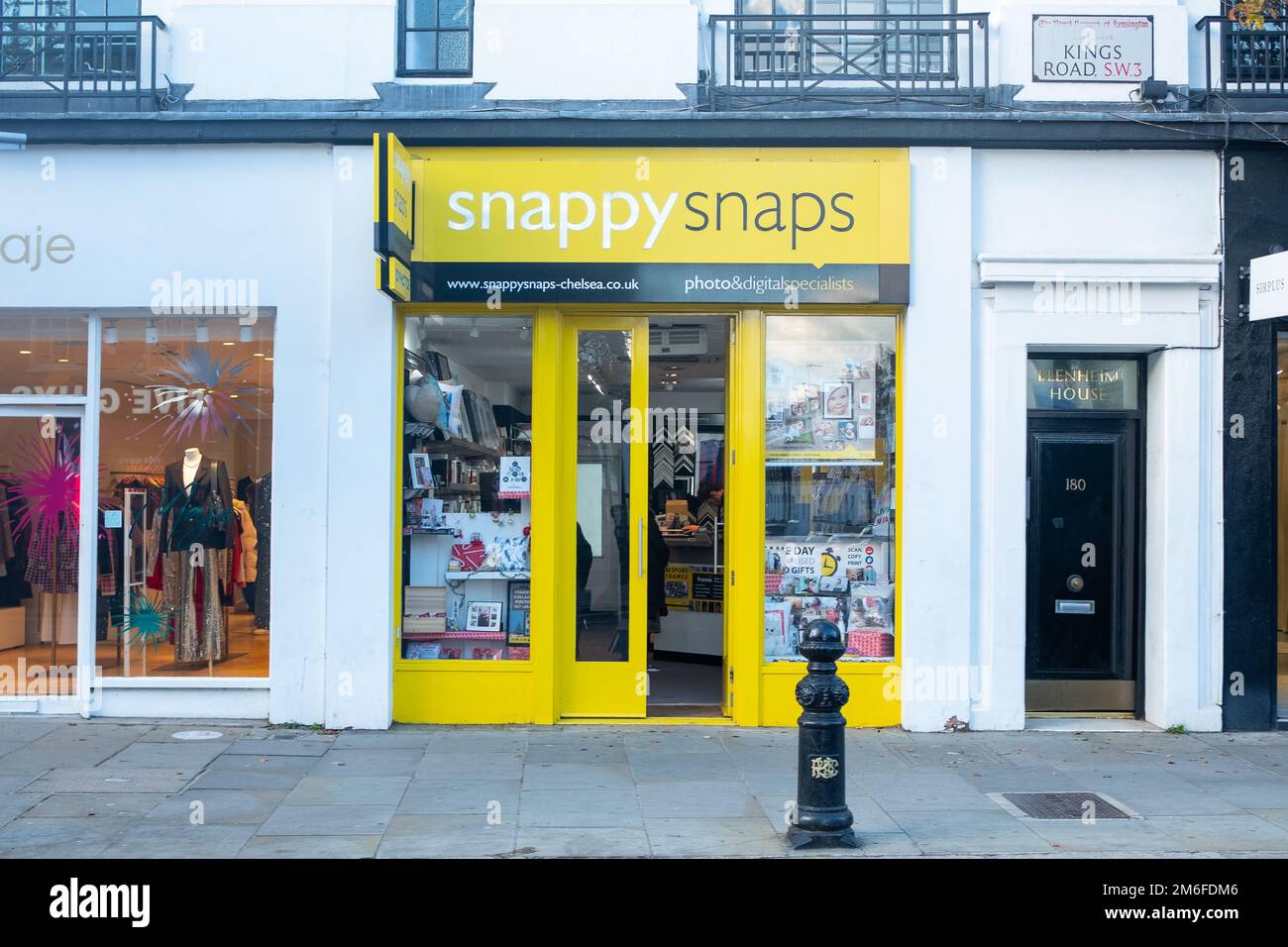 Londra - Dicembre 2022: Snappy Snaps negozio su Kings Road Chelsea, una franchising di servizi fotografici britannici con molti negozi di alta strada in tutto il Regno Unito Foto Stock