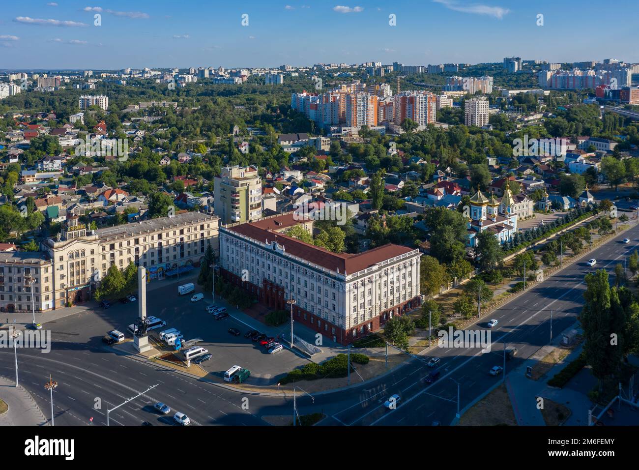 Chisinau, Moldavia. Accademia di scienza edificio ufficio nel centro della capitale, drone vista aerea Foto Stock