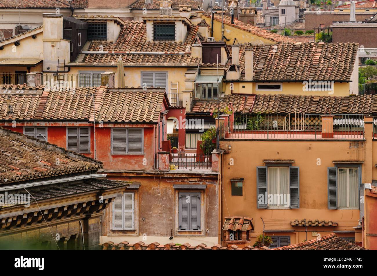 Vista panoramica sui tetti di Roma nella parte storica della città Foto Stock