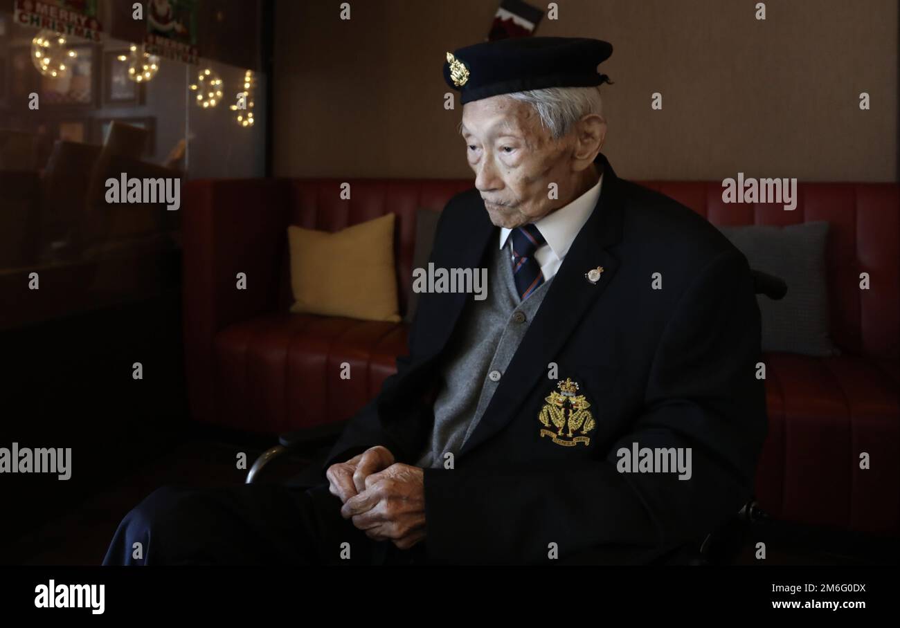 Yeung Ming-hon, 98 anni, l'ultimo veterano di guerra di Hong Kong, al Chinese Recreation Club di Tai Hang. 06DEC21 SCMP / Jonathan Wong Foto Stock