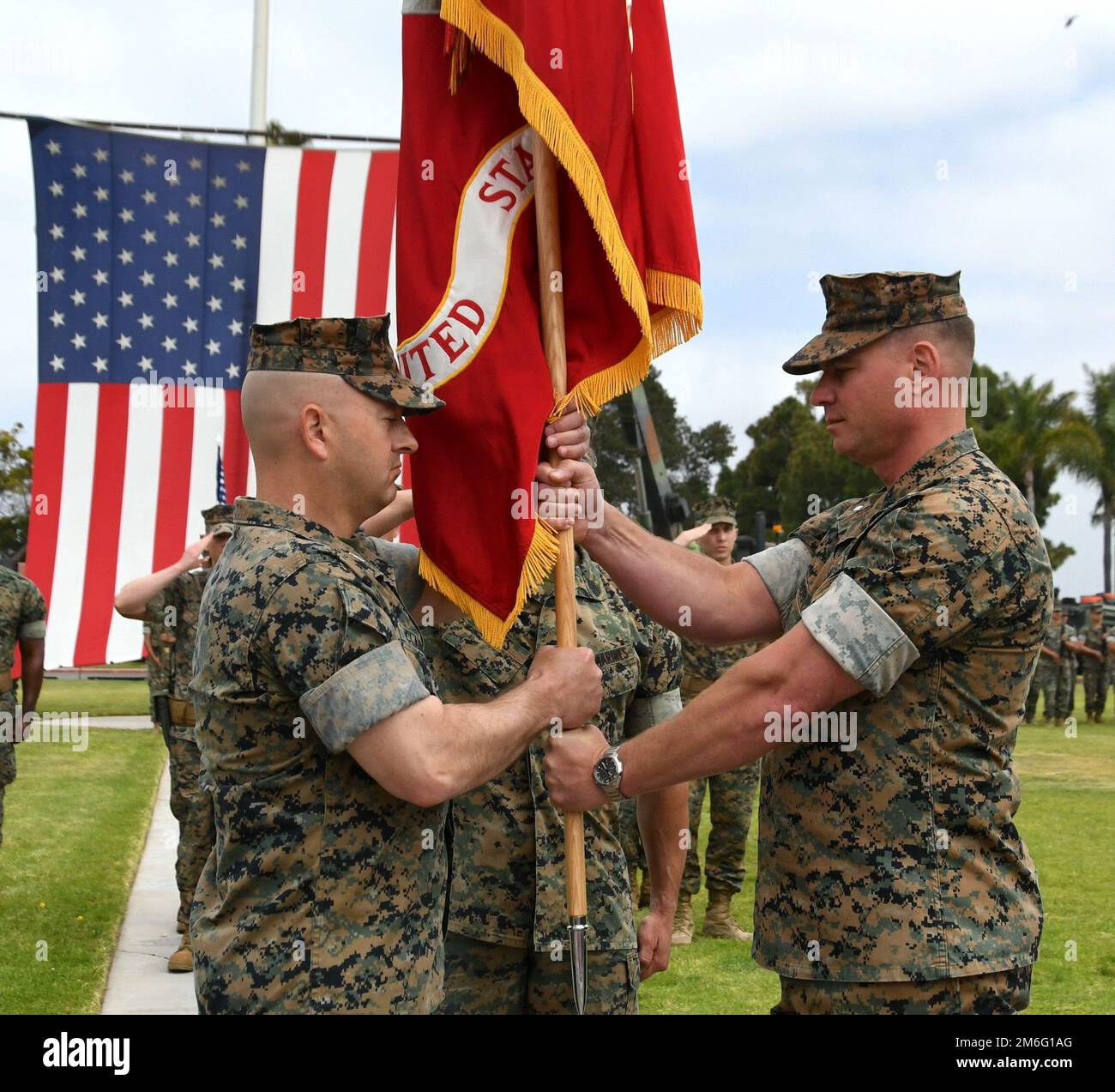 Marine Corps Tactical Systems Support Activity ha ospitato un cambio di comando e la cerimonia di ritiro mercoledì, 27 aprile 2022. Il Lt. Michael Liguori ha rinunciato al comando della MCTSSA al col. Craig Clarkson dopo aver prestato servizio come comandante dal luglio 2020. Liguori è stato il comandante per quasi due anni e si è ritirato dal servizio attivo dopo più di 20 anni di servizio attivo. Fu insignito di una Legione di merito da Brig. Gen. A.J. Pasagian, comandante del Marine Corps Systems Command, per il suo servizio e il suo stile di leadership unico che ha spinto MCTSSA su un palco più grande entro il Th Foto Stock