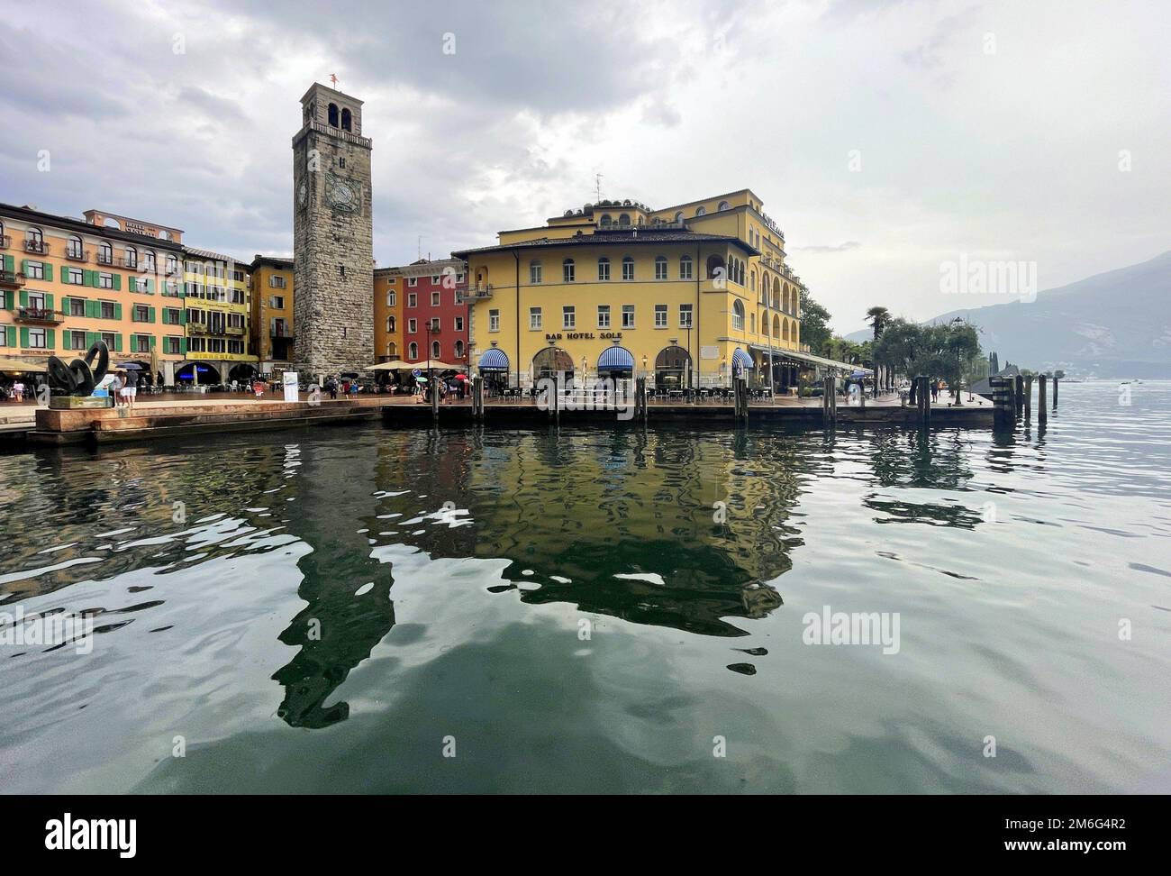 Porto di riva del garda in italia Foto Stock