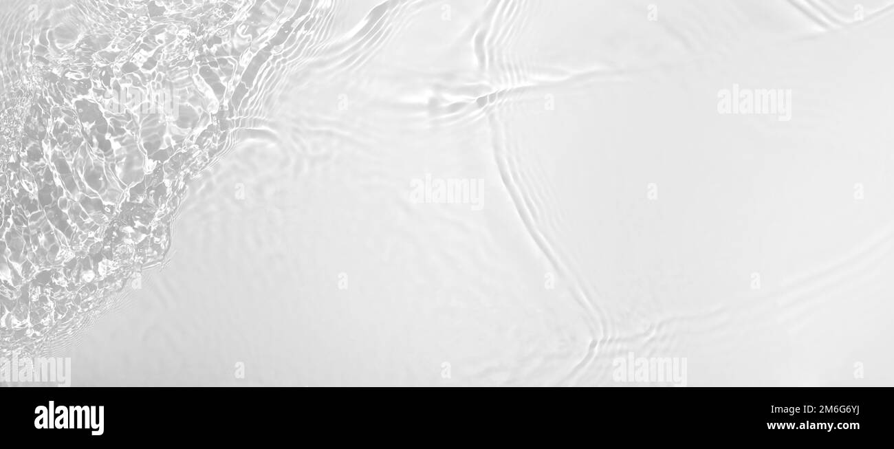 trasparente bianco chiaro acqua calma superficie ondulazione texture Foto Stock
