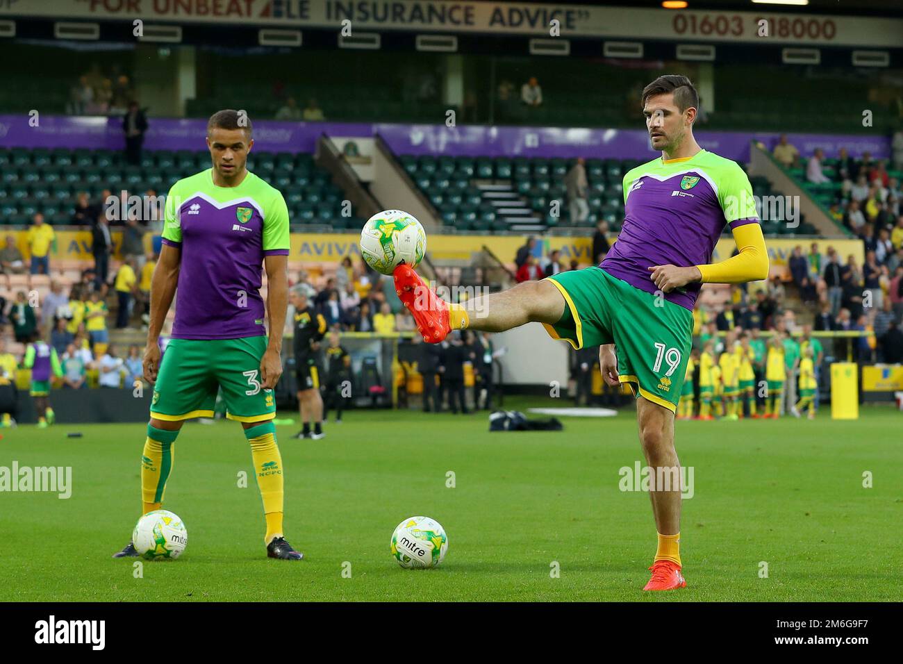 Kyle Lafferty di Norwich City durante il warm up - Norwich City contro Bristol City, Sky Bet Championship, Carrow Road, Norwich - 16th agosto 2016. Foto Stock