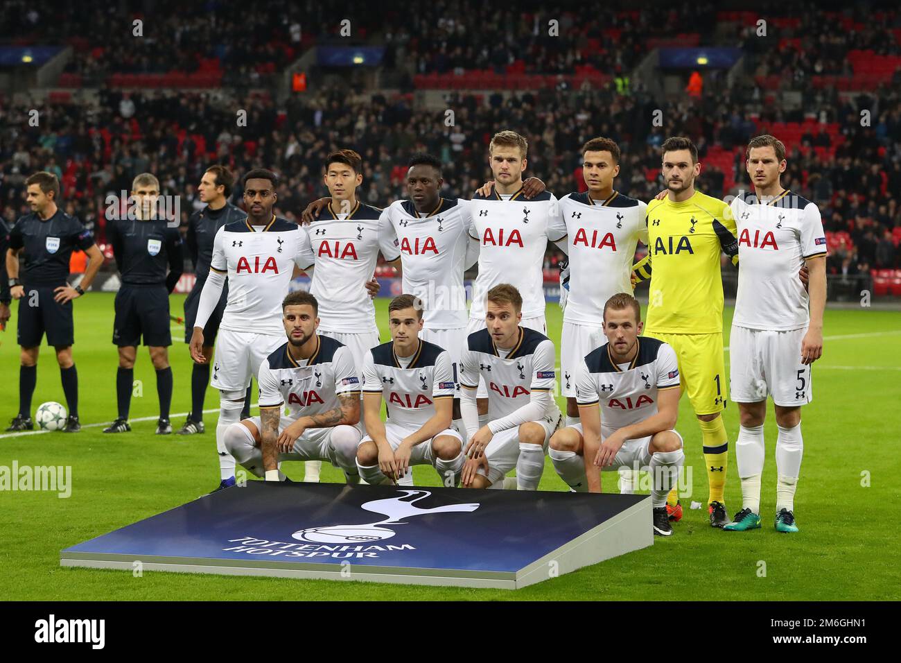 I giocatori di Tottenham Hotspur si preparano per la pre-partita fotografica della squadra - Tottenham Hotspur v CSKA Moscow, UEFA Champions League, Wembley Stadium, Londra - 7th dicembre 2016. Foto Stock