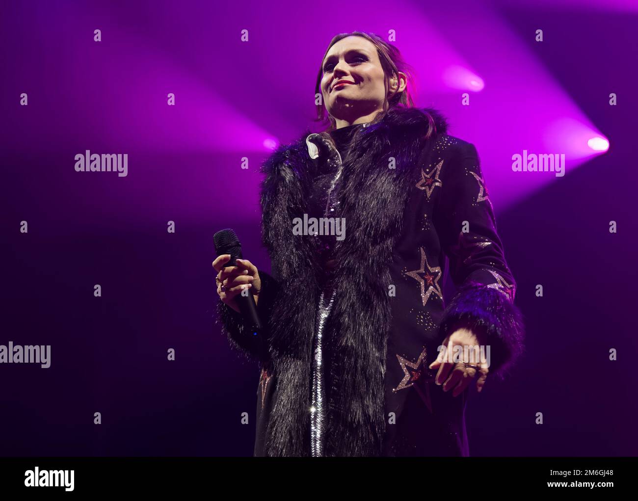Sophie Ellis-Bextor suonando canzoni all'Hogmanay Celebration Event, Princes Street Gardens, Edimburgo, Scozia, Regno Unito Foto Stock