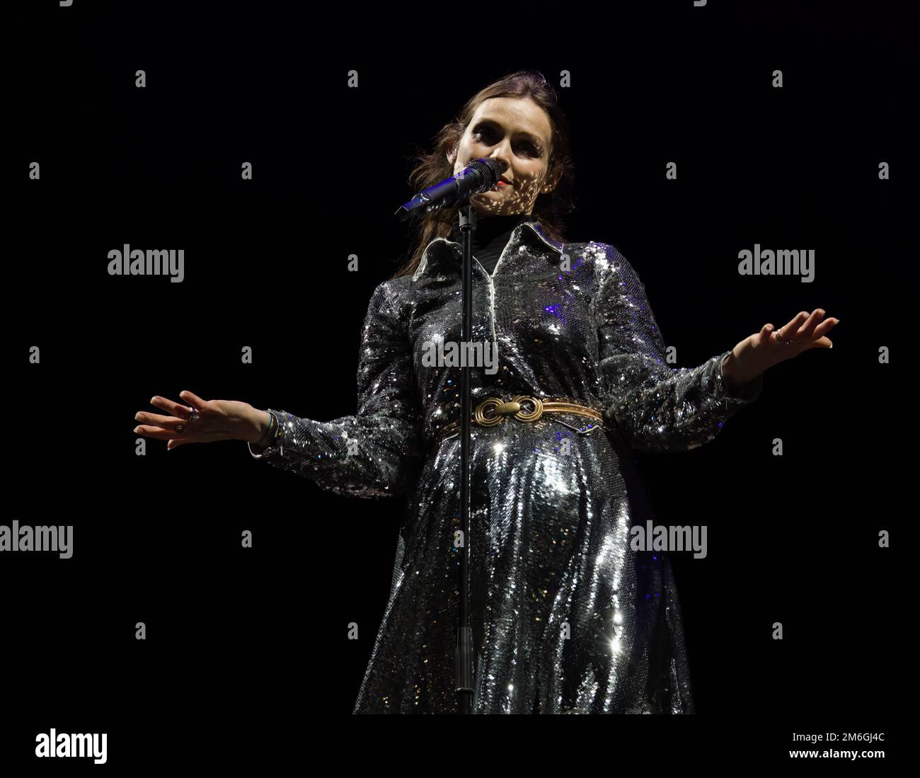 Sophie Ellis-Bextor suonando canzoni all'Hogmanay Celebration Event, Princes Street Gardens, Edimburgo, Scozia, Regno Unito Foto Stock
