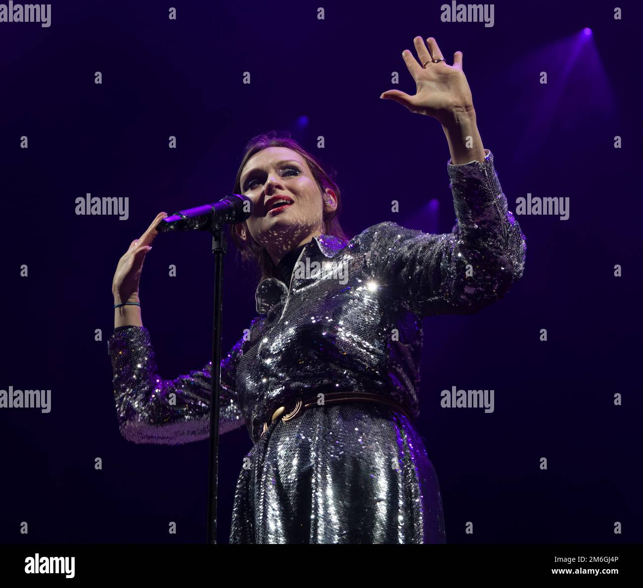 Sophie Ellis-Bextor suonando canzoni all'Hogmanay Celebration Event, Princes Street Gardens, Edimburgo, Scozia, Regno Unito Foto Stock