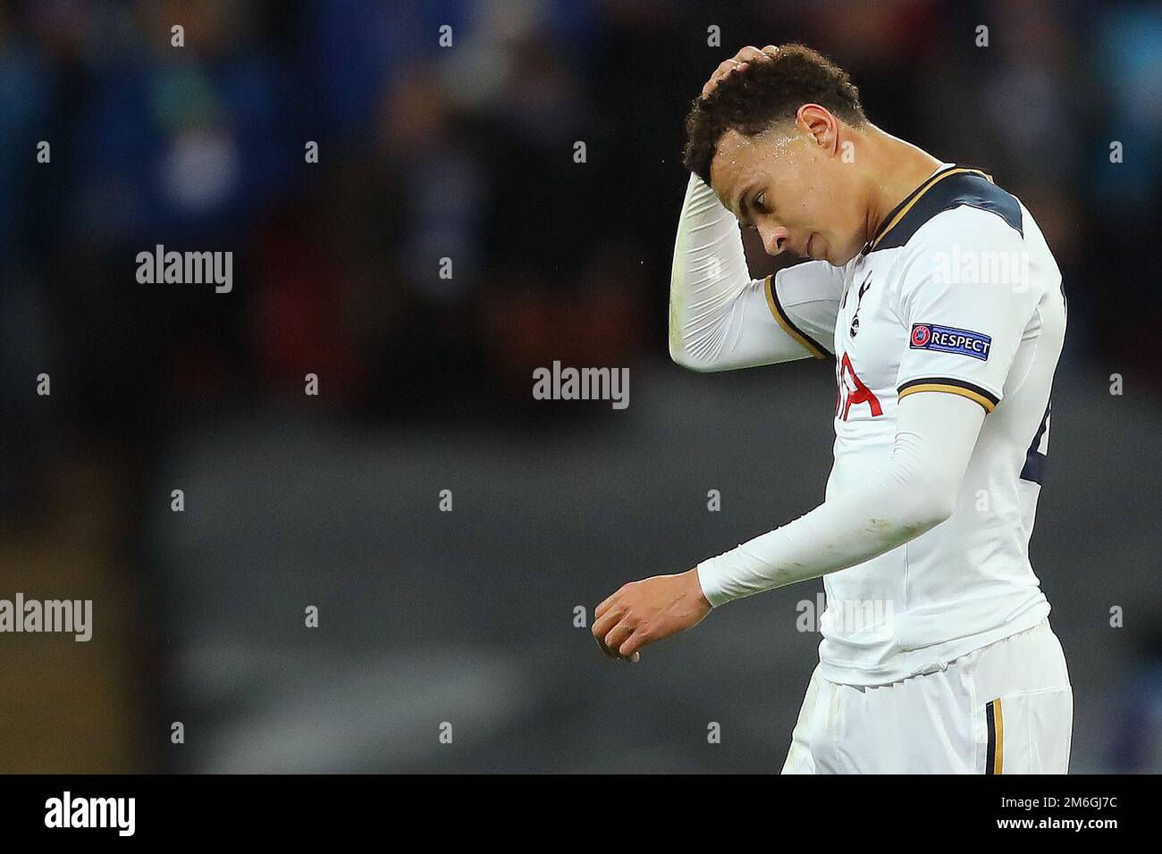 DELE alli di Tottenham Hotspur reagisce dopo aver ricevuto una carta rossa diritta - Tottenham Hotspur v KAA Gent, UEFA Europa League, Round of 32, seconda tappa, Stadio di Wembley, Londra - 23rd febbraio 2017. Foto Stock