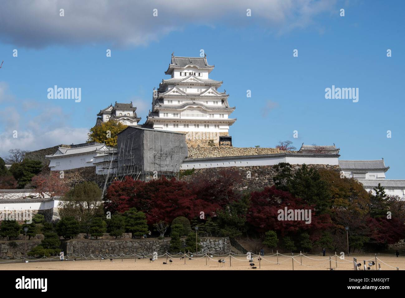 Bellissimo castello bianco di Himeji nella stagione autunnale nella prefettura di Hyogo, Giappone Foto Stock
