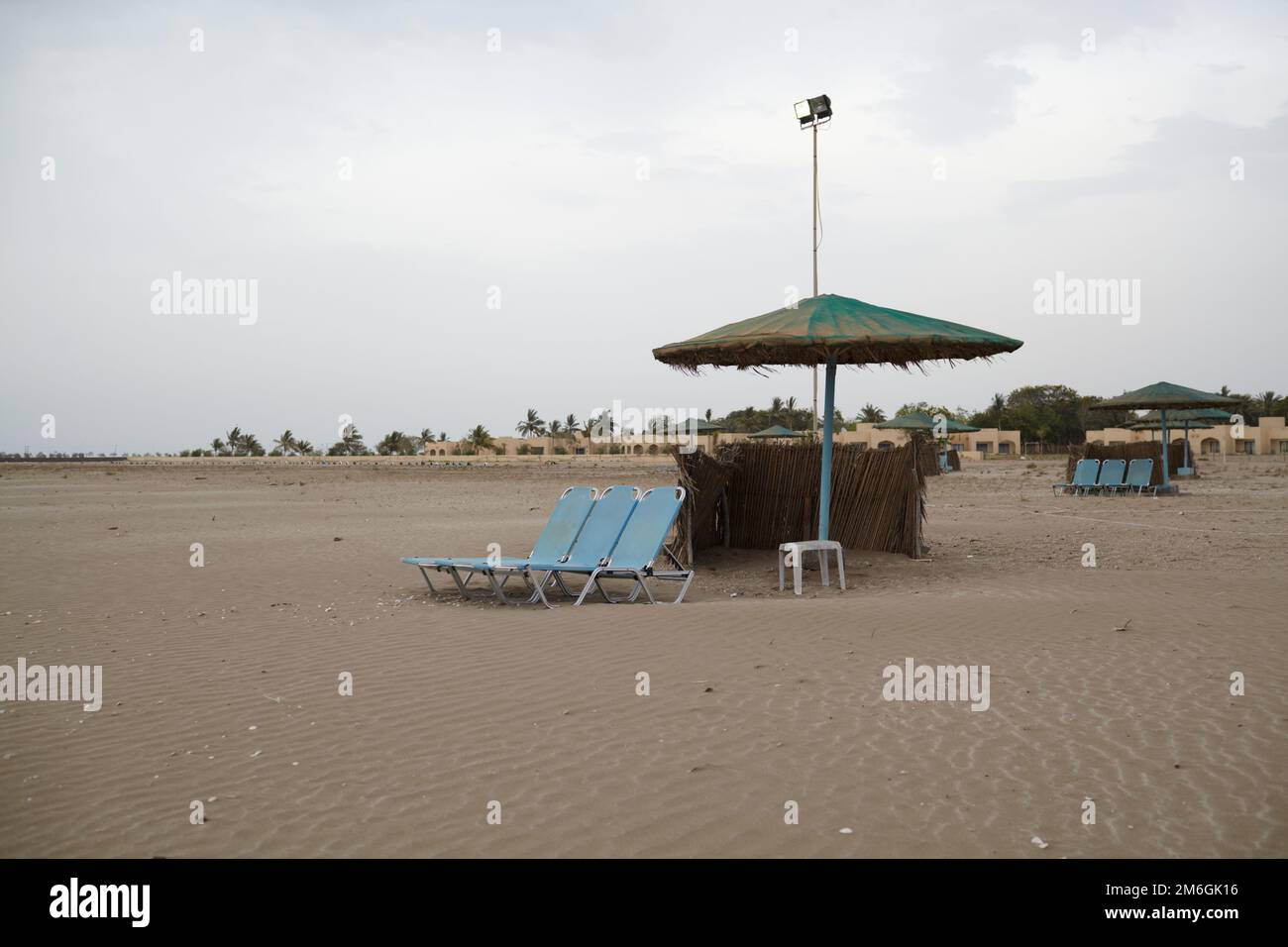 Una spiaggia deserta a Suwadi, Oman Foto Stock