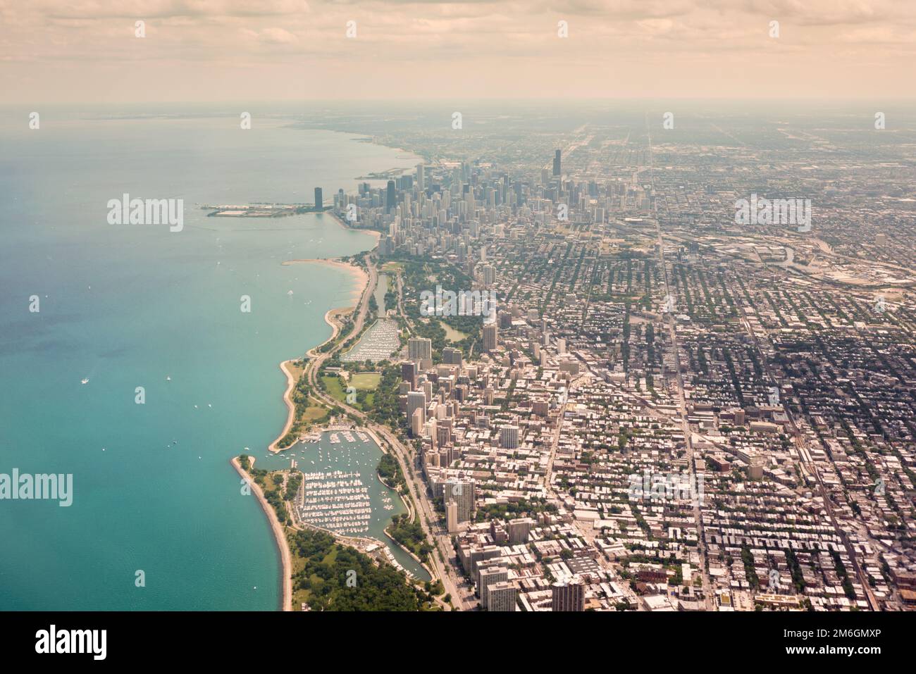 Una vista dello skyline di Chicago visto dall'aria in volo che arriva a terra a o'Hare Foto Stock