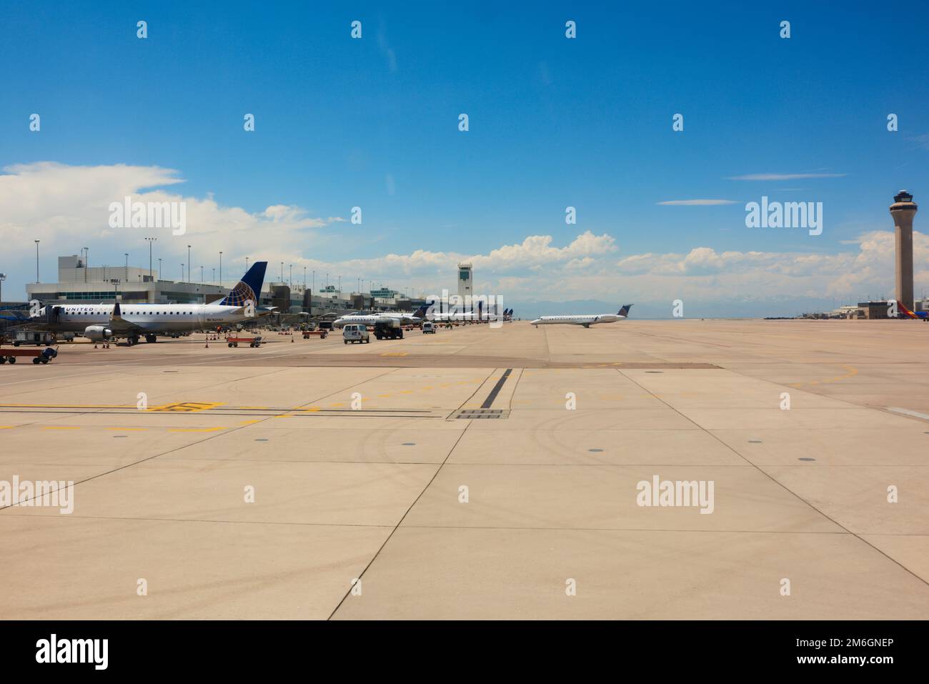 Gli aerei degli Stati Uniti sono preparati all'aeroporto di Denver in Colorado, Stati Uniti. Foto Stock