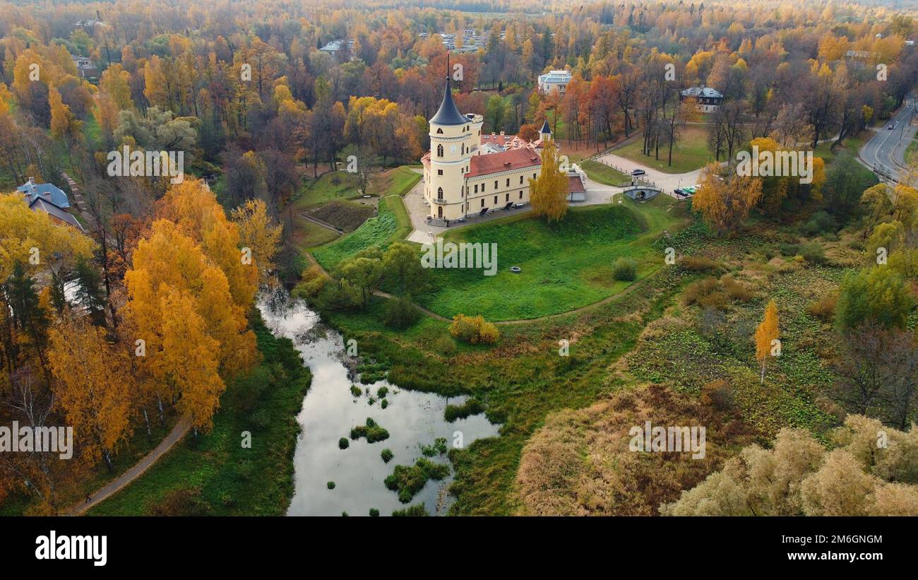Luminoso e colorato paesaggio autunnale nel parco Mariental Foto Stock